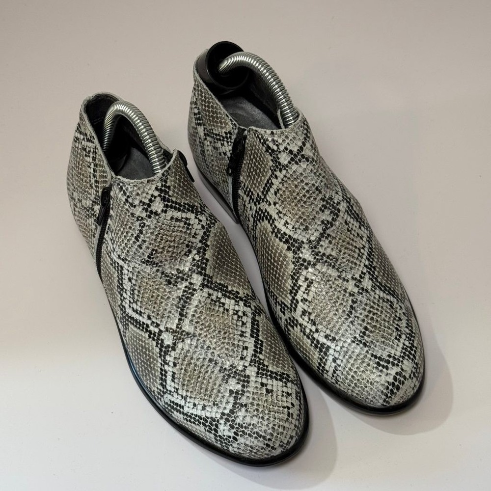 NAOT Snakeskin Print Leather Ankle Boots Side Zip Womens Booties Gray Black Sz 7